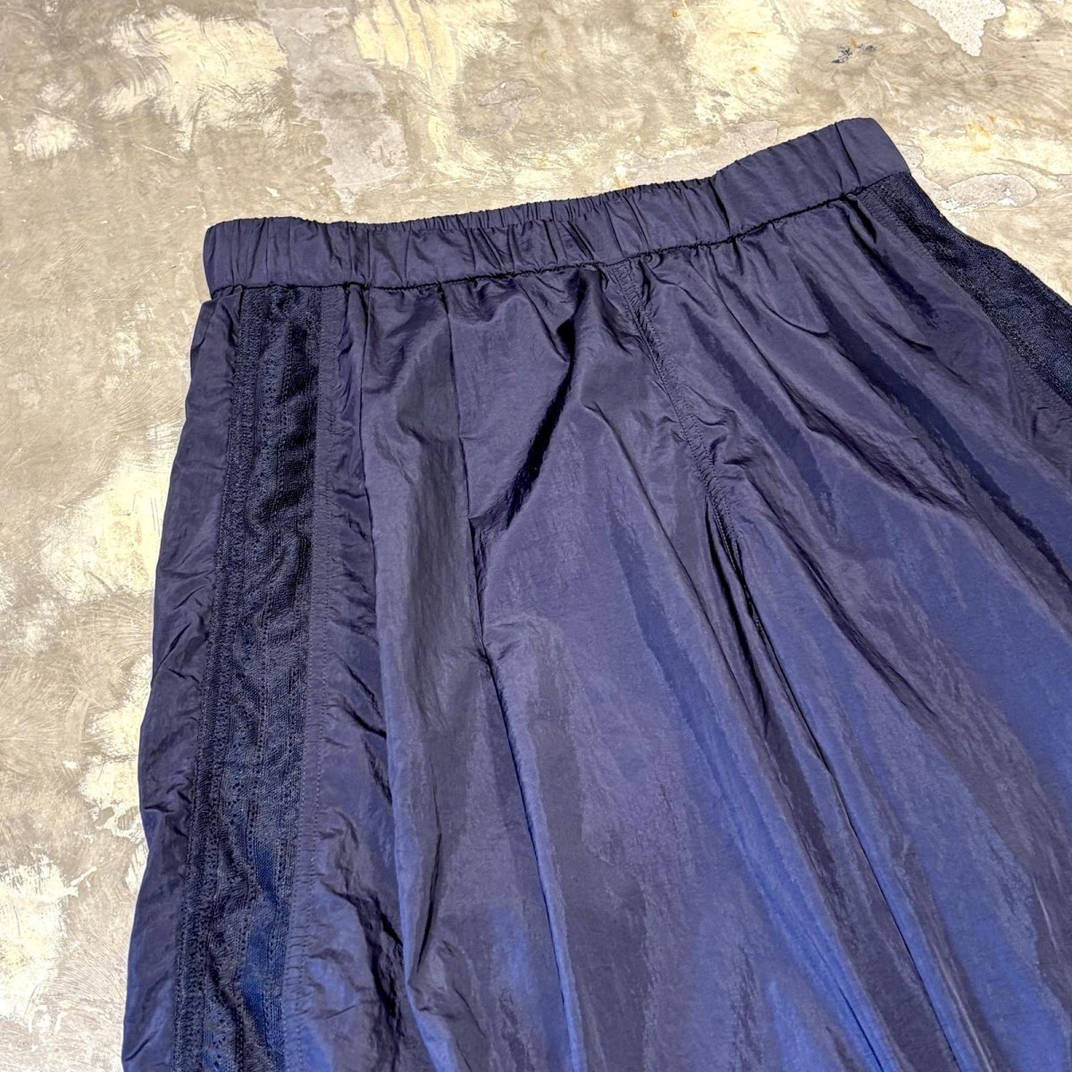 画像3: SIDE LACE UP LINE WIDE SILHOUETTE NYLON PANTS / W30~ (3)