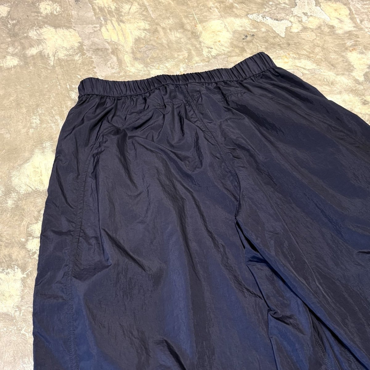 画像9: SIDE LACE UP LINE WIDE SILHOUETTE NYLON PANTS / W30~ (9)