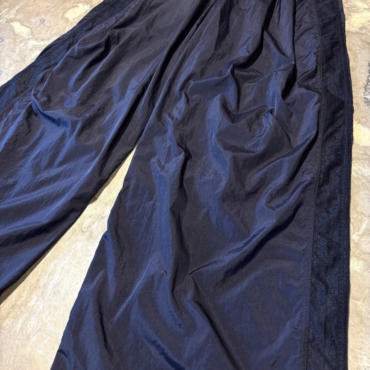 画像6: SIDE LACE UP LINE WIDE SILHOUETTE NYLON PANTS / W30~ (6)