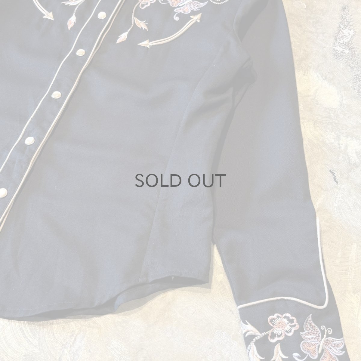 画像6: 90's BUTTERFLY EMBROIDERY YOKE WESTERN L/S SHIRT / Mens S (6)