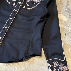 画像6: 90's BUTTERFLY EMBROIDERY YOKE WESTERN L/S SHIRT / Mens S (6)