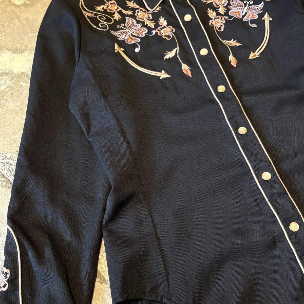 画像5: 90's BUTTERFLY EMBROIDERY YOKE WESTERN L/S SHIRT / Mens S (5)
