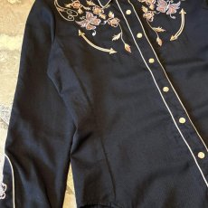 画像5: 90's BUTTERFLY EMBROIDERY YOKE WESTERN L/S SHIRT / Mens S (5)