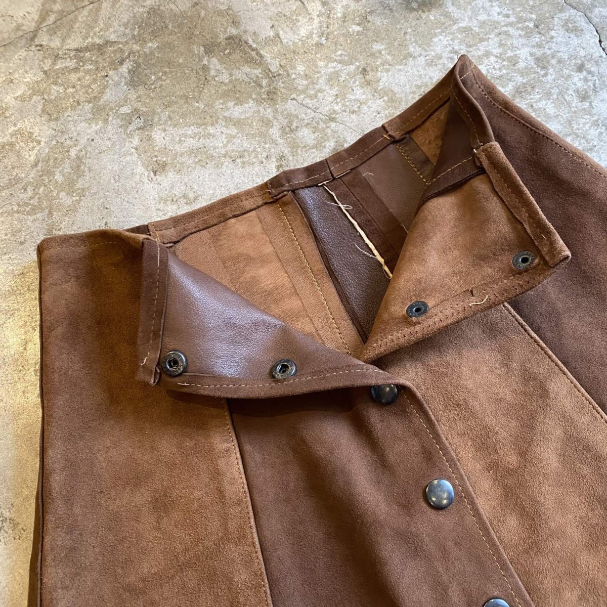 画像7: COLOR BLOCK SUEDE LEATHER FRONT BUTTON MINI SKIRT / W26 (7)