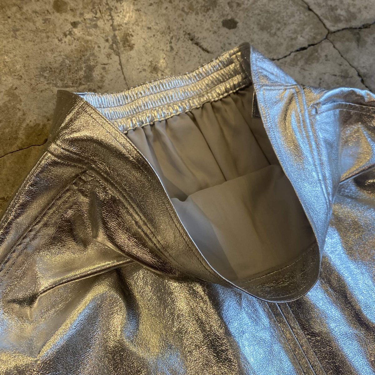 画像8: METALILIC SILVER COLOR DESIGN SKIRT / W27~W30 (8)