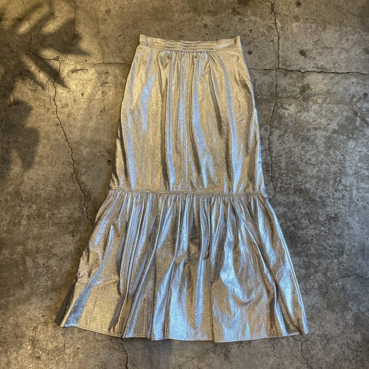 画像2: METALILIC SILVER COLOR DESIGN SKIRT / W27~W30 (2)