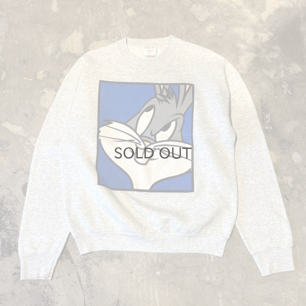 画像1: 90's "LOONEY TUNES" BUGS BUNNY PRINTED SWEAT / Mens L / MADE IN USA (1)