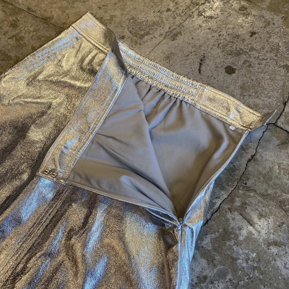 画像9: METALILIC SILVER COLOR DESIGN SKIRT / W27~W30 (9)