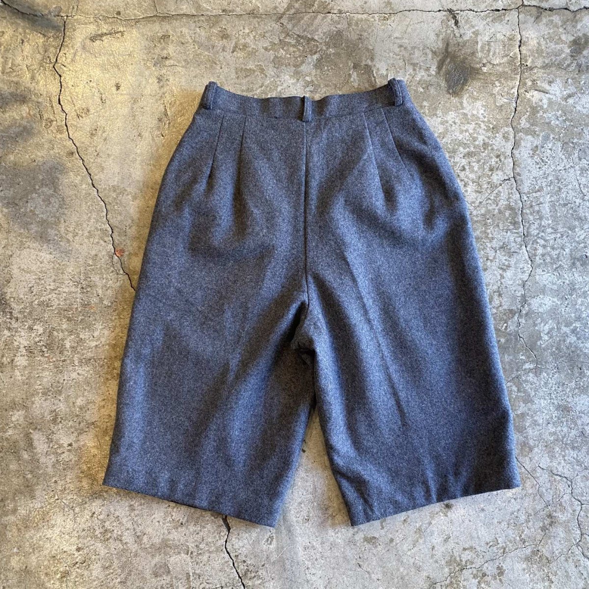 画像2: 2 TUCK DESIGN WOOL SLACKS HALF PANTS / W27 (2)