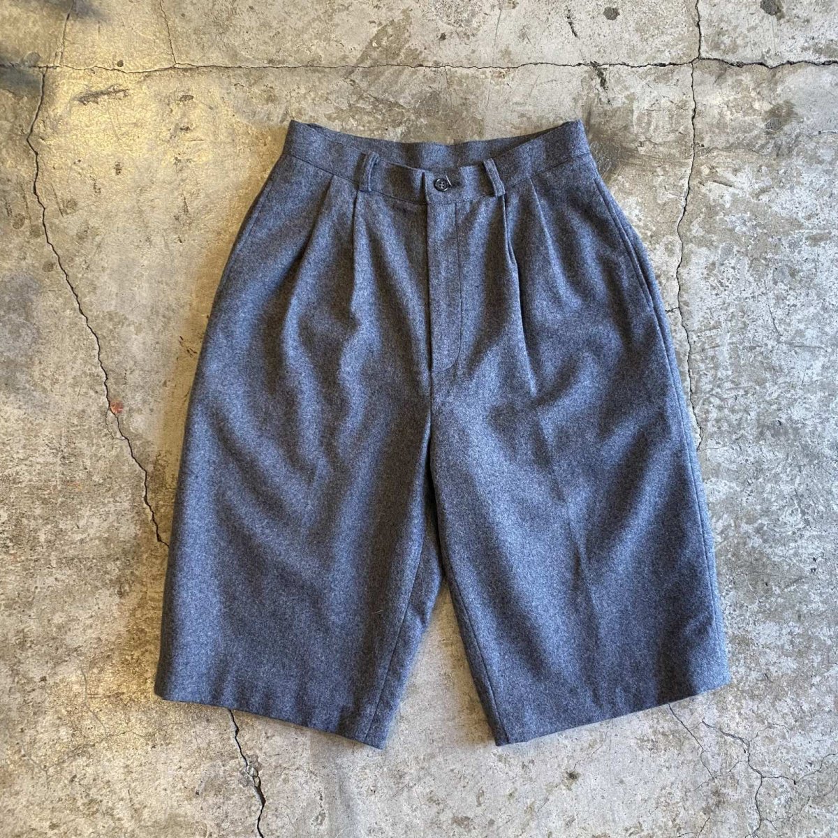 画像1: 2 TUCK DESIGN WOOL SLACKS HALF PANTS / W27 (1)