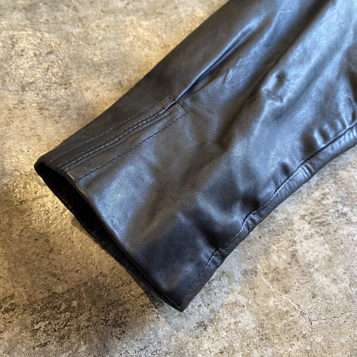 画像10: BLACK COLOR SHOULDER GATHER DESIGN LEATHER TAILORED JACKET / Ladies M~L (10)