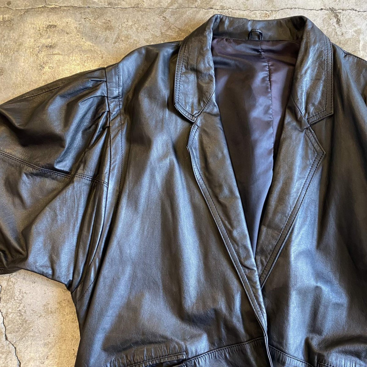 画像5: BLACK COLOR SHOULDER GATHER DESIGN LEATHER TAILORED JACKET / Ladies M~L (5)