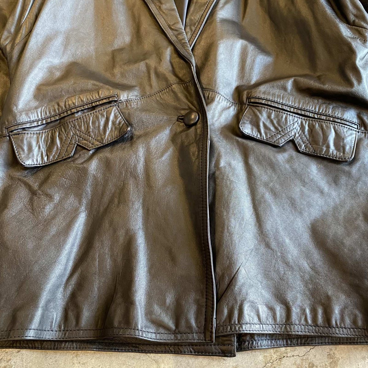 画像4: BLACK COLOR SHOULDER GATHER DESIGN LEATHER TAILORED JACKET / Ladies M~L (4)