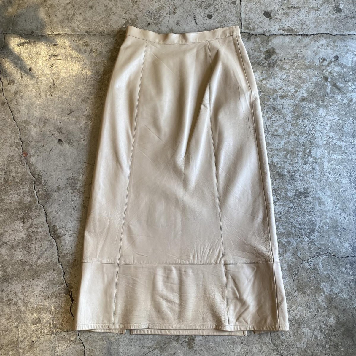 画像2: DESIGN 2SLIT LEATHER LONG SKIRT / W27 (2)