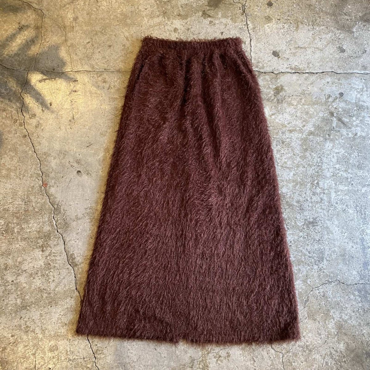 画像1: BROWN COLOR SHAGGY BACK SLIT LONG SKIRT / W24~W35 (1)