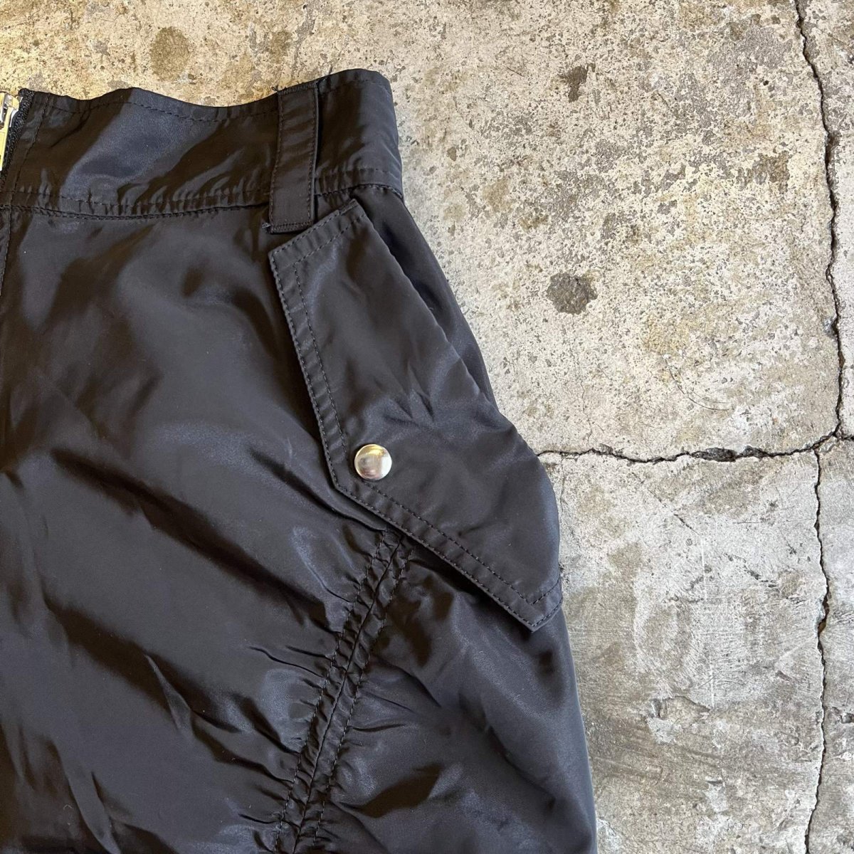 画像9: FRONT GATHER DOUBLE ZIP UP DESIGN NYLON LONG SKIRT / W24~W26 (9)