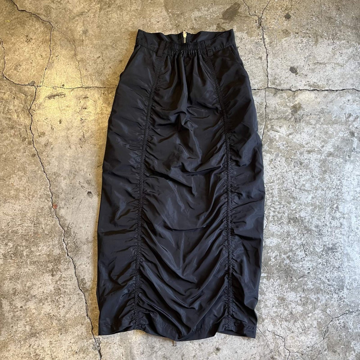 画像2: FRONT GATHER DOUBLE ZIP UP DESIGN NYLON LONG SKIRT / W24~W26 (2)