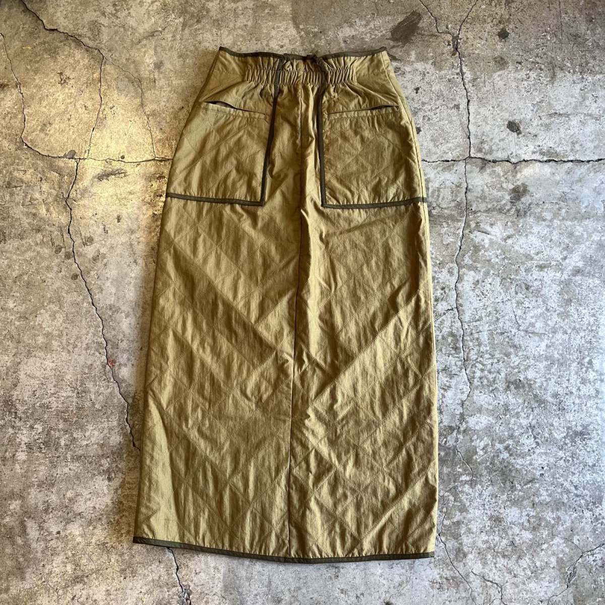 画像2: 4 POCKET POINT SLIT DESIGN QUILTING LONG SKIRT / W26~W29 (2)