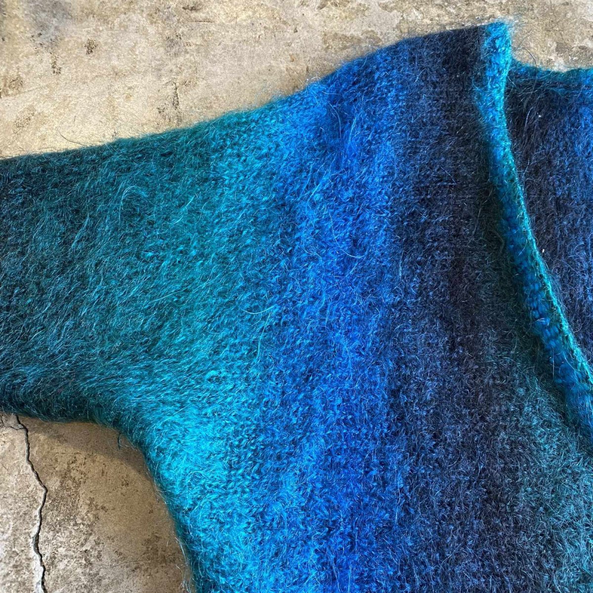 画像5: GRADATION COLOR DOLMAN SLEEVE DESIGN KNIT MOHAIR CARDIGAN / Ladies L (5)