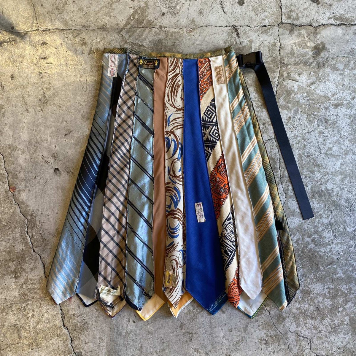 画像1: 【Wiz&Witch】"WANDERER" VINTAGE TIE WRAP SKIRT / FREE (1)