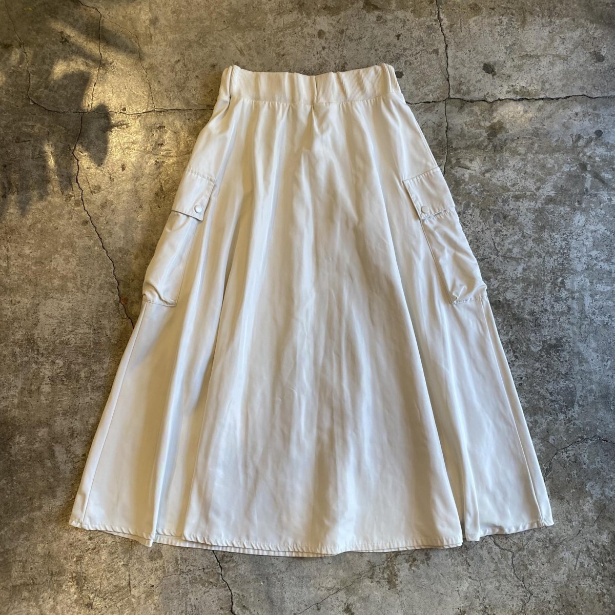 画像2: FRONT ZIP CARGO DESIGN LONG SKIRT / W25~W35 (2)