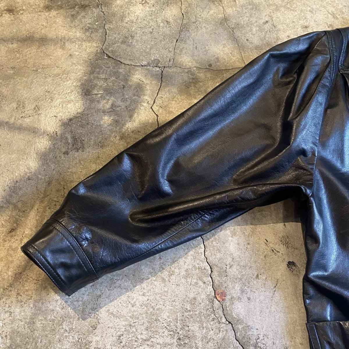 画像5: BLACK COLOR SHOULDER TUCK DESIGN LEATHER TAILORED JACKET / Ladies L (5)