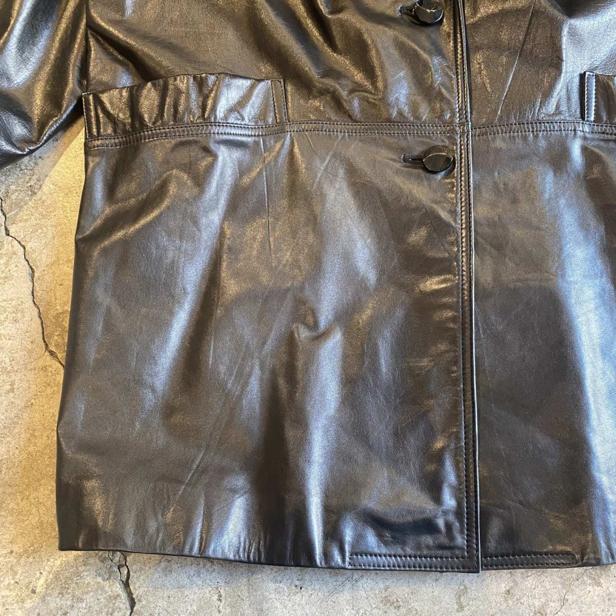 画像4: BLACK COLOR SHOULDER TUCK DESIGN LEATHER TAILORED JACKET / Ladies L (4)