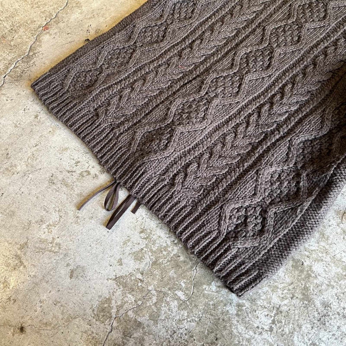 画像4: SLEEVE FRINGE BACK SUEDE RIBBON LACE UP DESIGN ALAN KNIT SWEATER / Ladies L (4)