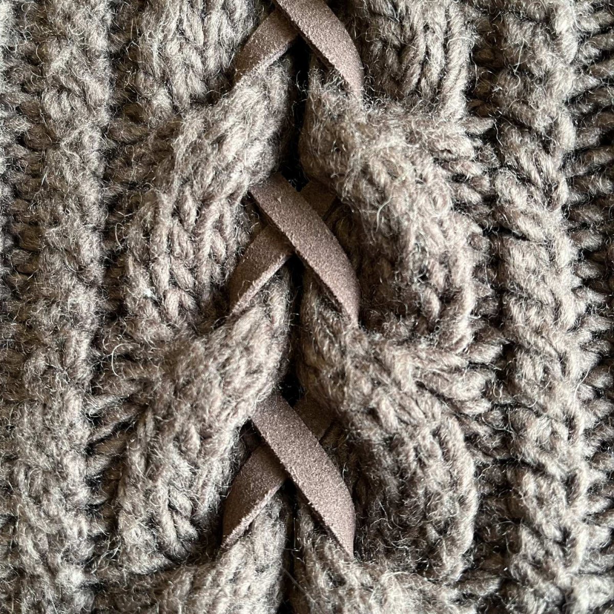 画像11: SLEEVE FRINGE BACK SUEDE RIBBON LACE UP DESIGN ALAN KNIT SWEATER / Ladies L (11)