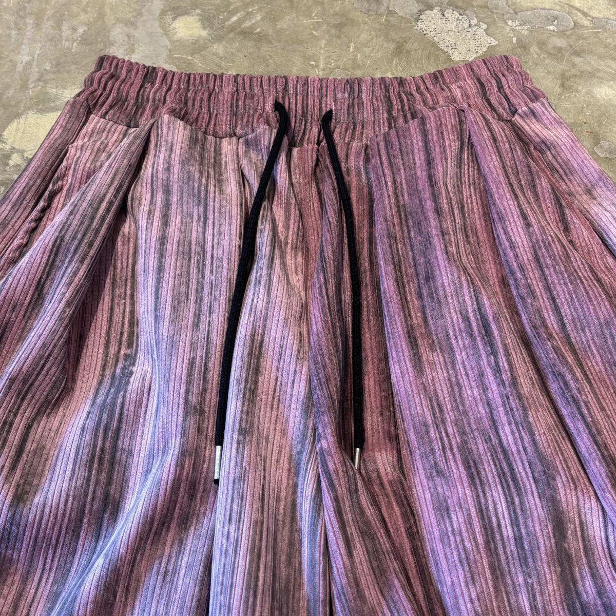 画像10: GRADATION COLOR KNEE TUCK WIDE SILHOUETTE PANTS / ~W37 (10)