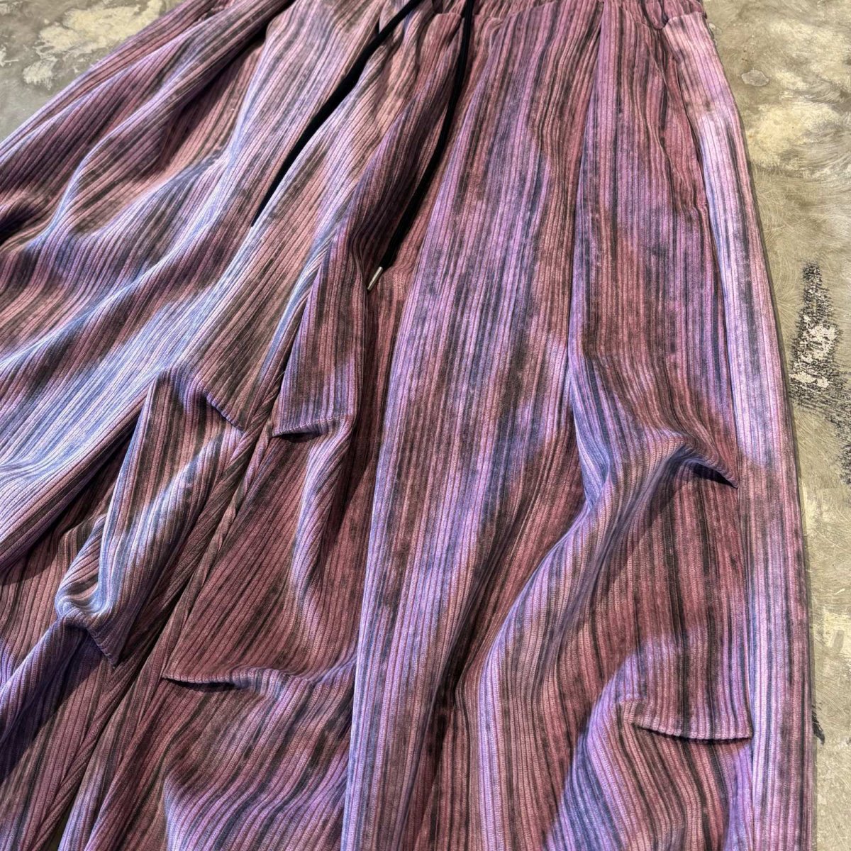 画像4: GRADATION COLOR KNEE TUCK WIDE SILHOUETTE PANTS / ~W37 (4)