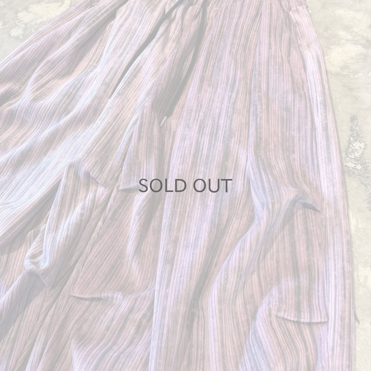 画像4: GRADATION COLOR KNEE TUCK WIDE SILHOUETTE PANTS / ~W37 (4)