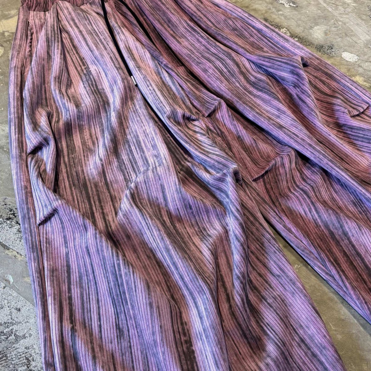 画像5: GRADATION COLOR KNEE TUCK WIDE SILHOUETTE PANTS / ~W37 (5)