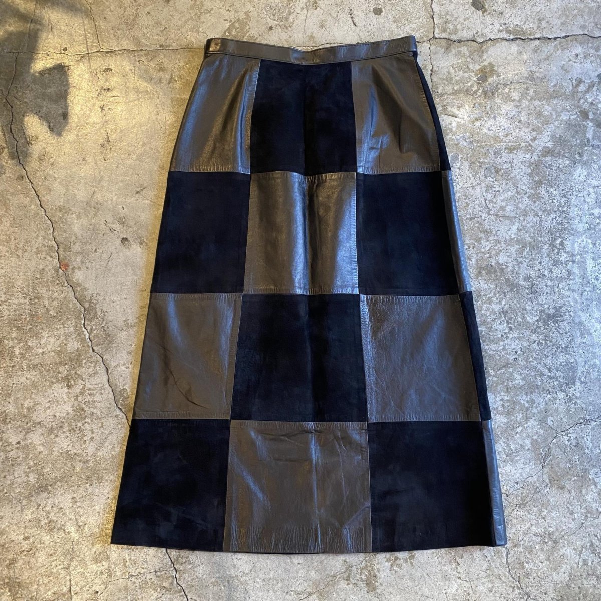 画像2: BLOCK CHECK LEATHER BLACK COLOR SKIRT / W28 (2)