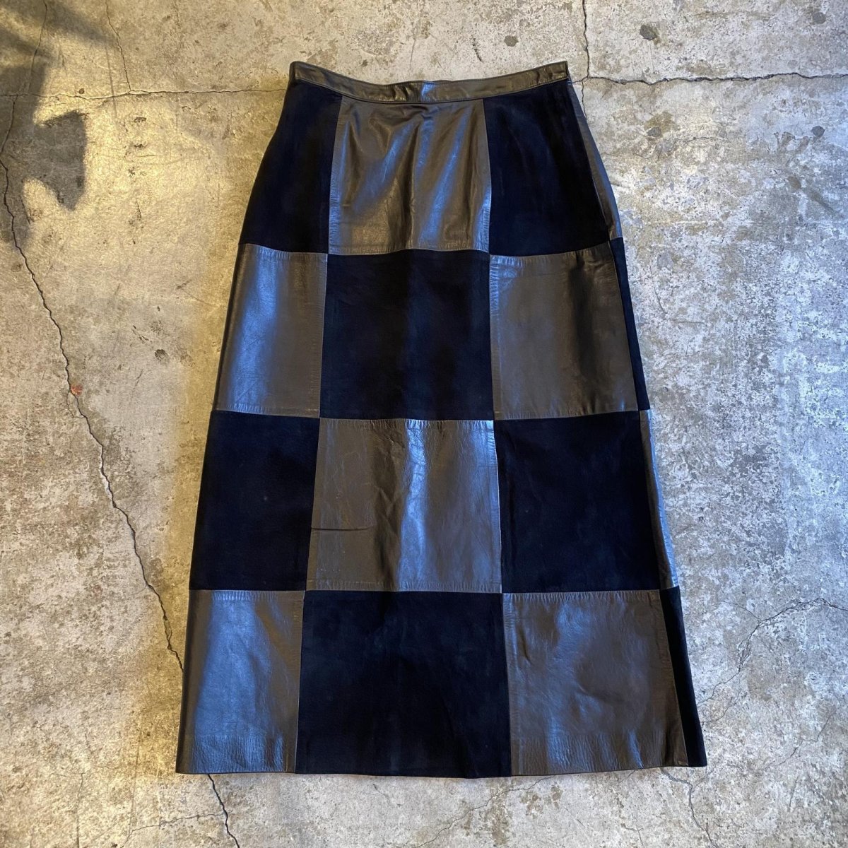 画像1: BLOCK CHECK LEATHER BLACK COLOR SKIRT / W28 (1)