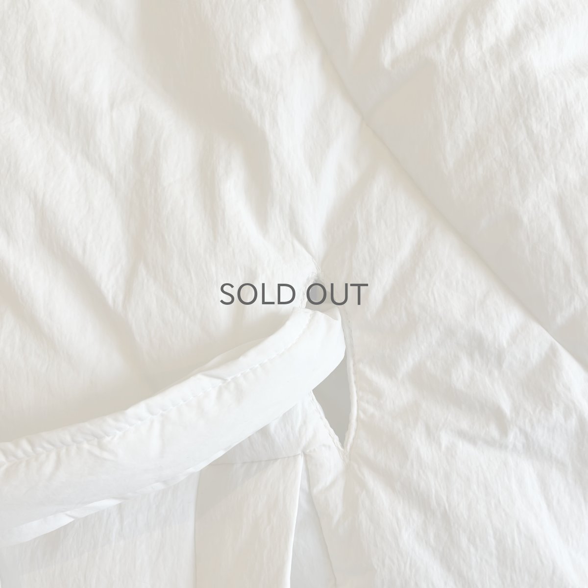 画像8: 【WONDERGROUND】WAIST MARK DESIGN NYLON DOWN HOODIE PONCHO / WHITE / OS (8)