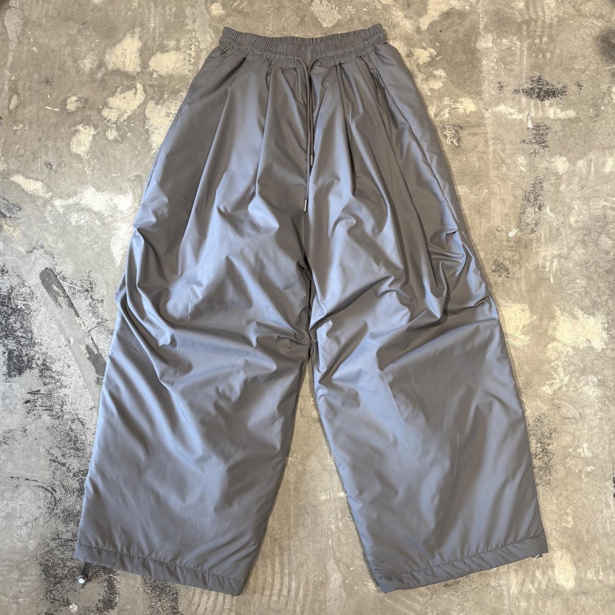 画像1: 【WONDERGROUND】QUILTING LINER WIDE NYLON PANTS / GREY / OS (1)