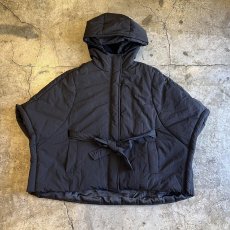 画像2: 【WONDERGROUND】WAIST MARK DESIGN NYLON DOWN HOODIE PONCHO / BLACK / OS (2)