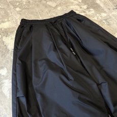 画像3: 【WONDERGROUND】QUILTING LINER WIDE NYLON PANTS / BLACK / OS (3)
