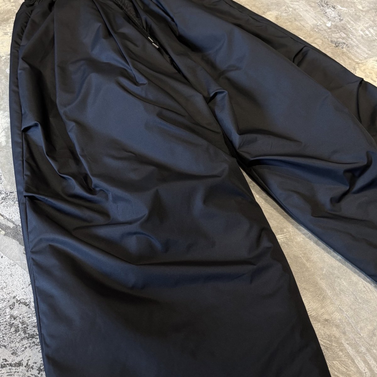 画像5: 【WONDERGROUND】QUILTING LINER WIDE NYLON PANTS / BLACK / OS (5)