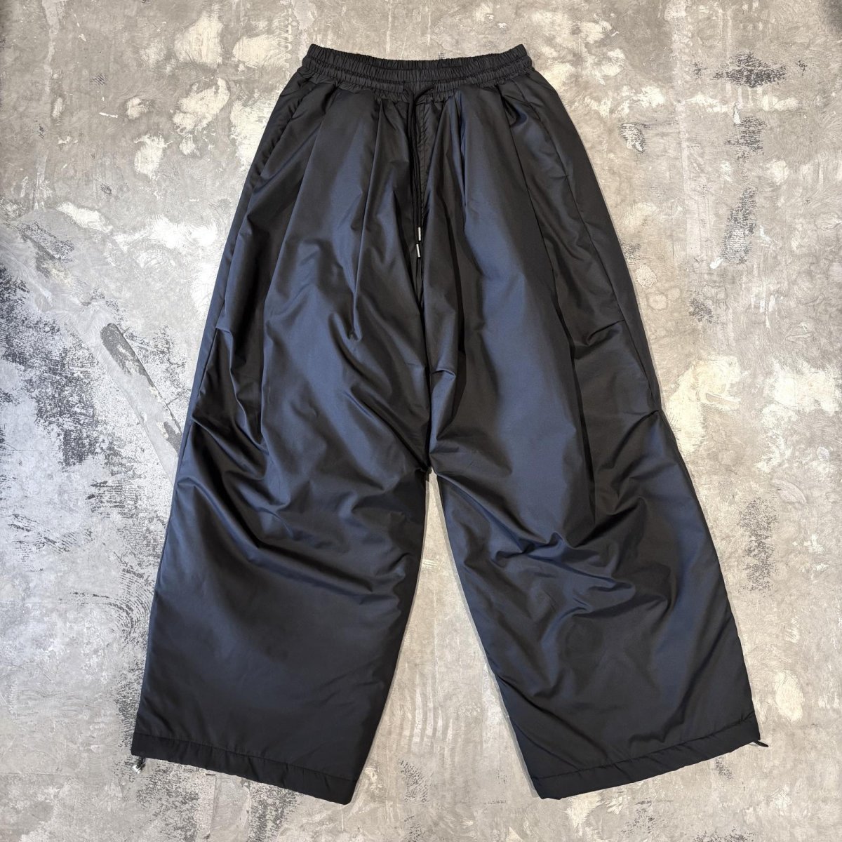 画像1: 【WONDERGROUND】QUILTING LINER WIDE NYLON PANTS / BLACK / OS (1)