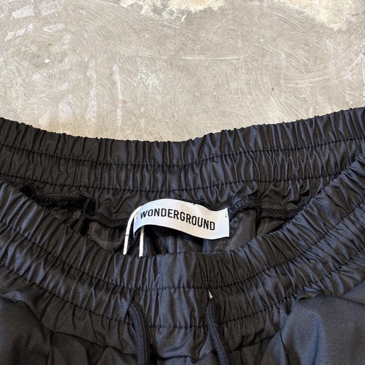 画像10: 【WONDERGROUND】QUILTING LINER WIDE NYLON PANTS / BLACK / OS (10)
