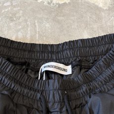 画像10: 【WONDERGROUND】QUILTING LINER WIDE NYLON PANTS / BLACK / OS (10)