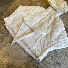画像6: 【WONDERGROUND】WAIST MARK DESIGN NYLON DOWN HOODIE PONCHO / WHITE / OS (6)