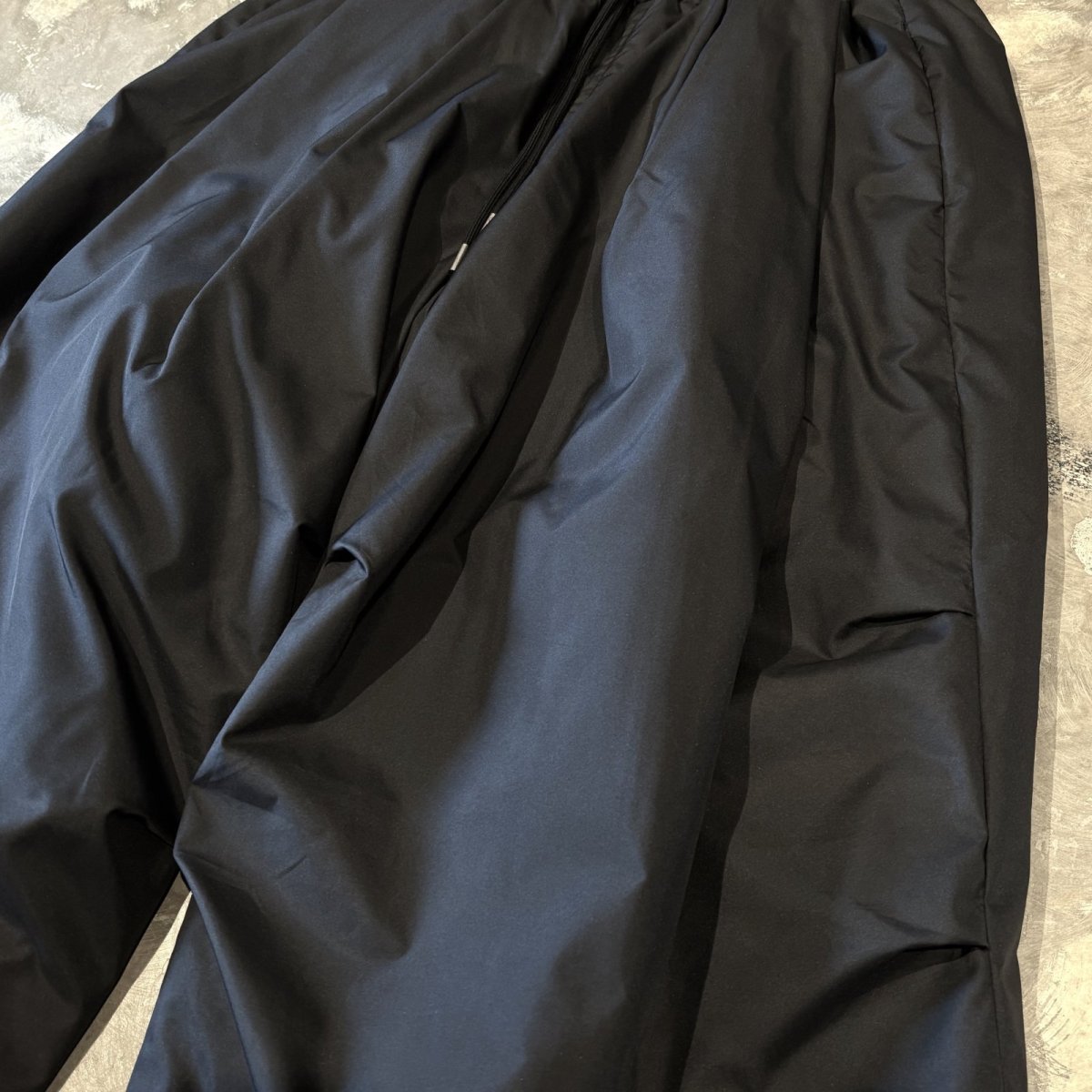 画像4: 【WONDERGROUND】QUILTING LINER WIDE NYLON PANTS / BLACK / OS (4)