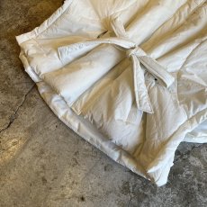画像5: 【WONDERGROUND】WAIST MARK DESIGN NYLON DOWN HOODIE PONCHO / WHITE / OS (5)
