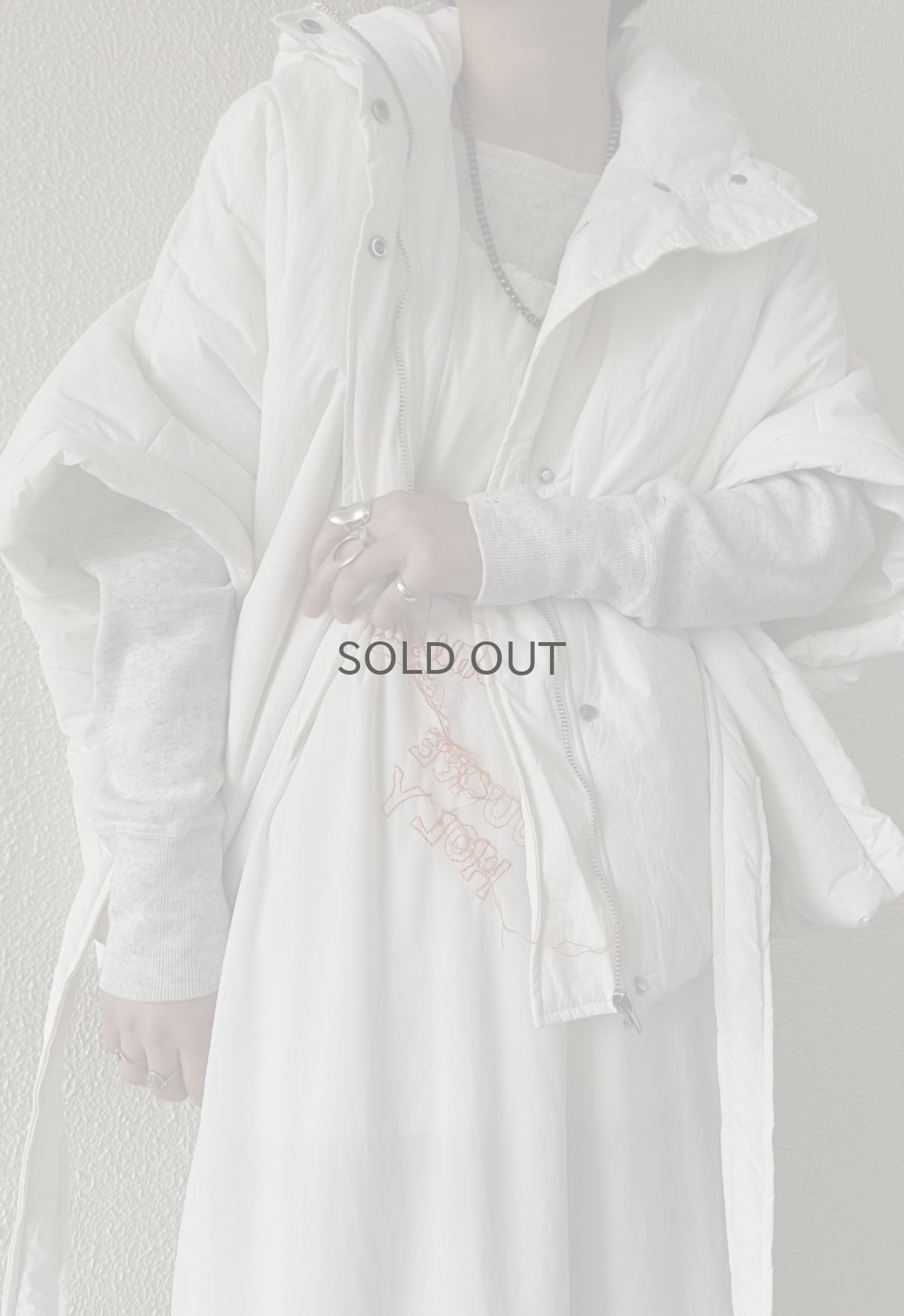 画像15: 【WONDERGROUND】WAIST MARK DESIGN NYLON DOWN HOODIE PONCHO / WHITE / OS (15)