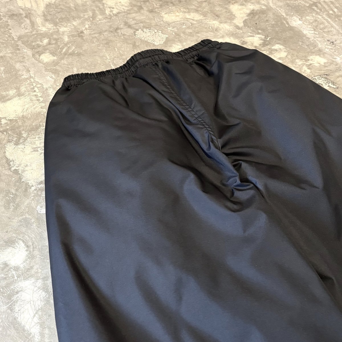 画像9: 【WONDERGROUND】QUILTING LINER WIDE NYLON PANTS / BLACK / OS (9)