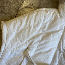 画像12: 【WONDERGROUND】WAIST MARK DESIGN NYLON DOWN HOODIE PONCHO / WHITE / OS (12)