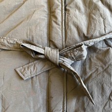 画像7: 【WONDERGROUND】WAIST MARK DESIGN NYLON DOWN HOODIE PONCHO / BLACK / OS (7)